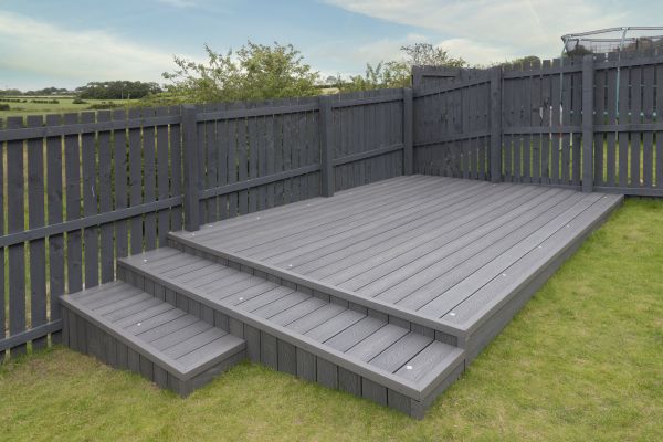 Cost of Vinyl Deck Construction in Overland Park
